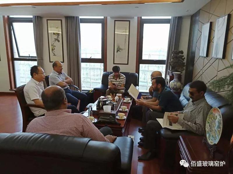 國外客戶來訪午夜成人福利电影洽談合作